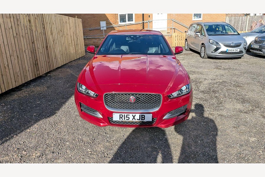 2017 Jaguar XE photo 4