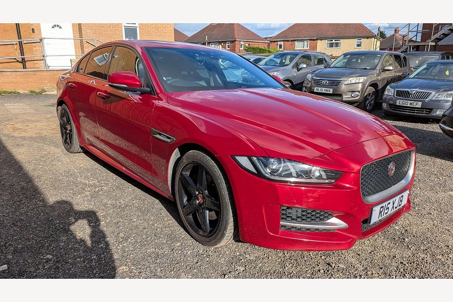 Jaguar XE photo 2