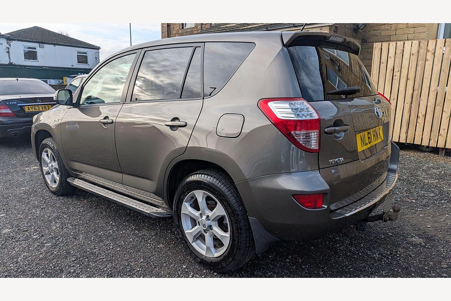 2011 Toyota RAV4 photo 11