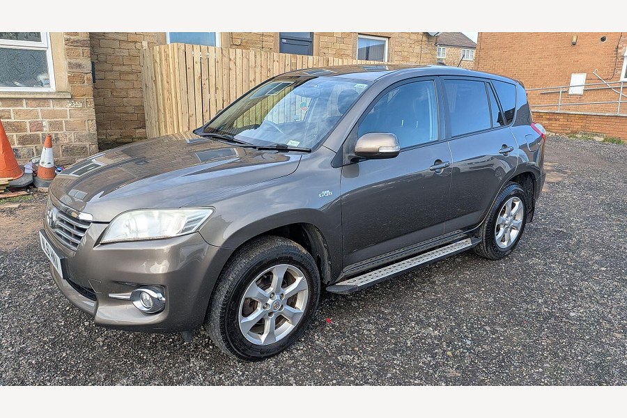 2011 Toyota RAV4 photo 3