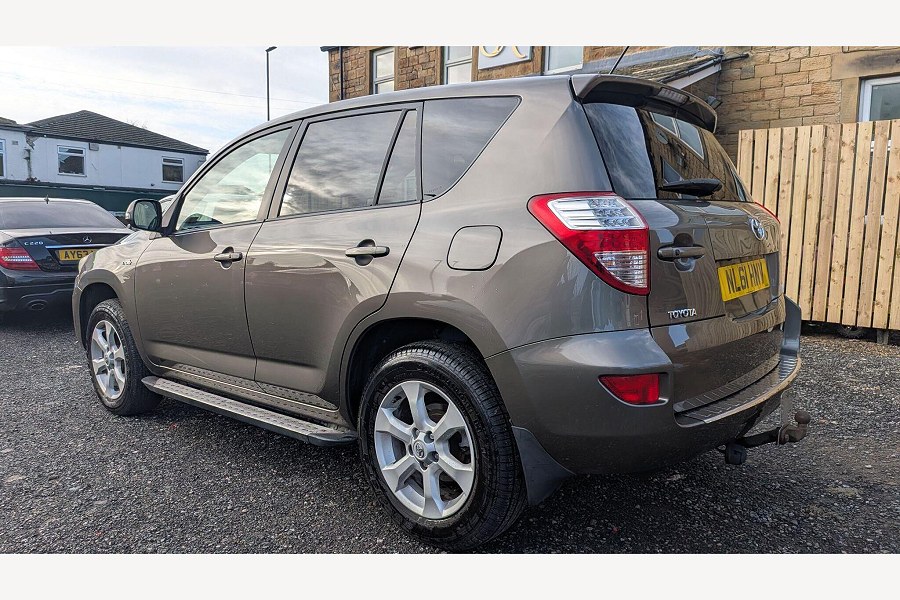 2011 Toyota RAV4 photo 12