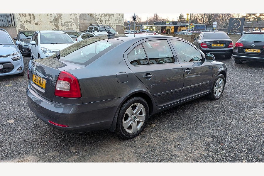 2010 Skoda Octavia photo 13