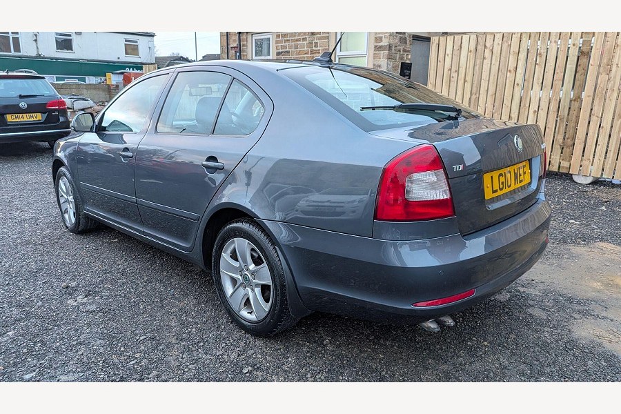 2010 Skoda Octavia photo 11