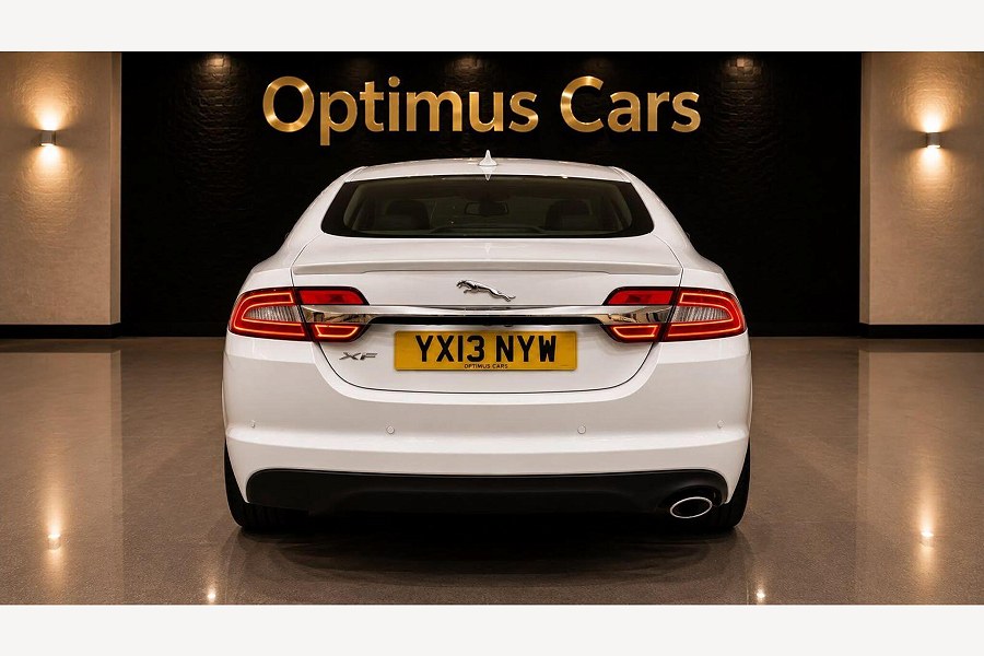 2013 Jaguar XF photo 14