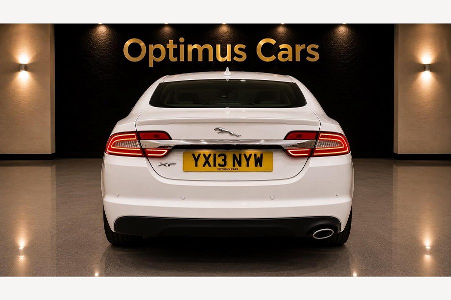 2013 Jaguar XF photo 12