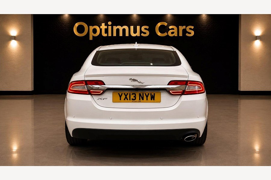 2013 Jaguar XF photo 13