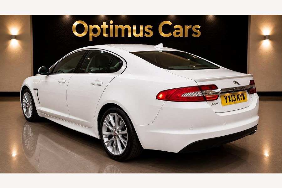2013 Jaguar XF photo 11