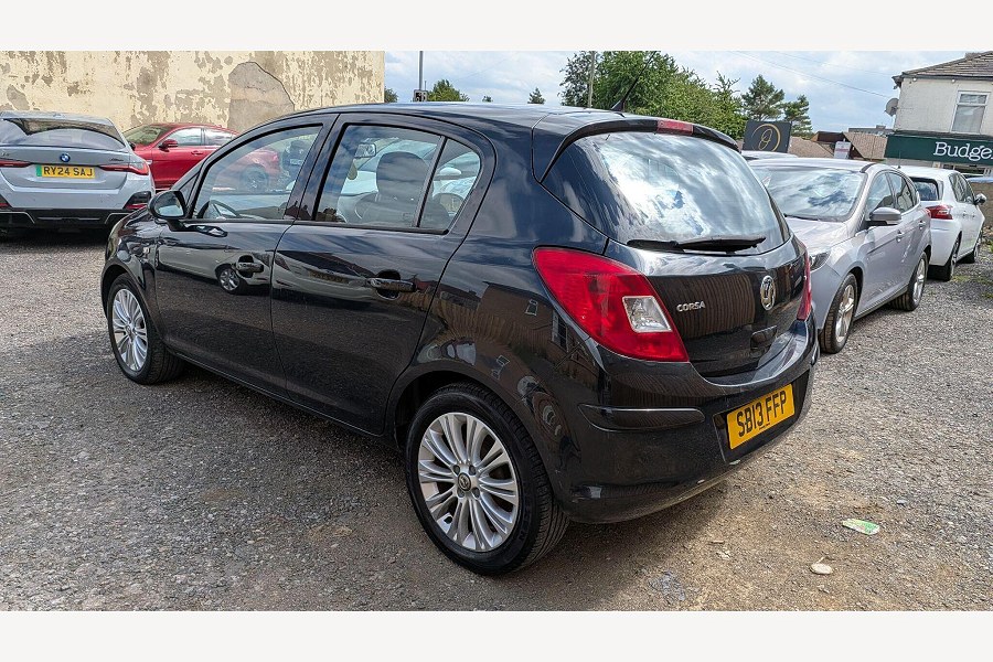 2013 Vauxhall Corsa photo 11