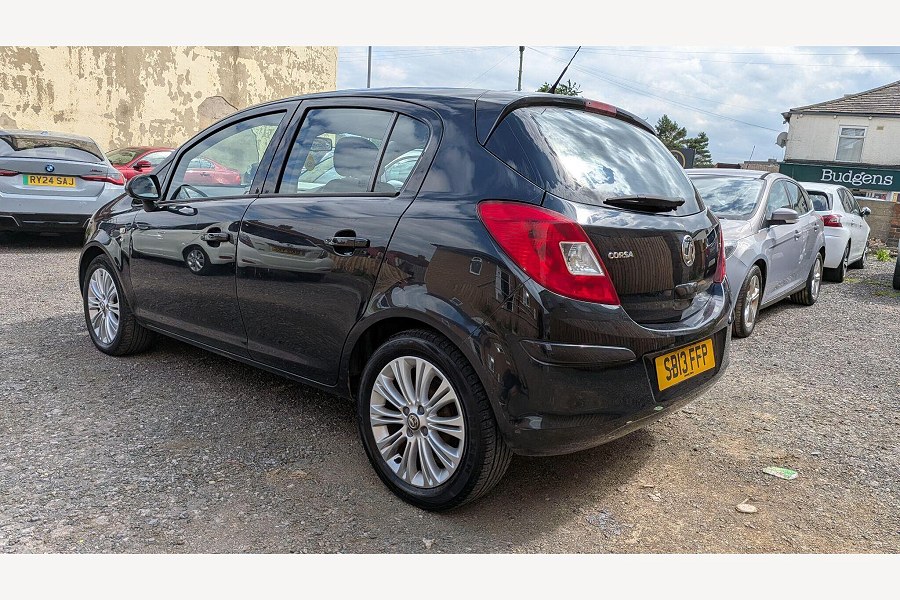2013 Vauxhall Corsa photo 12