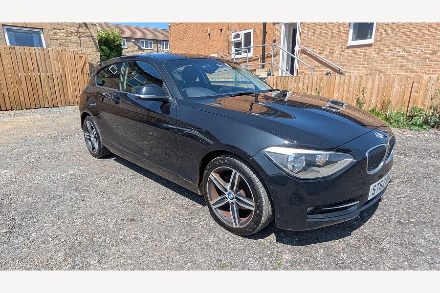 BMW 1 Series photo 2