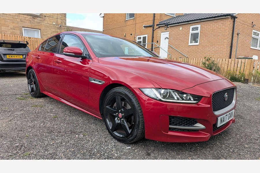 2017 Jaguar XE photo 3