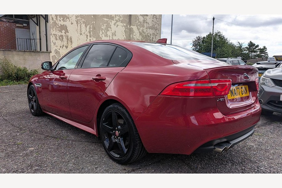 2017 Jaguar XE photo 12