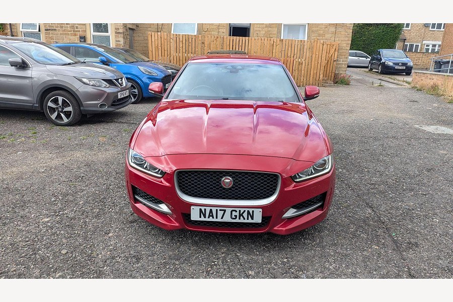 2017 Jaguar XE photo 4