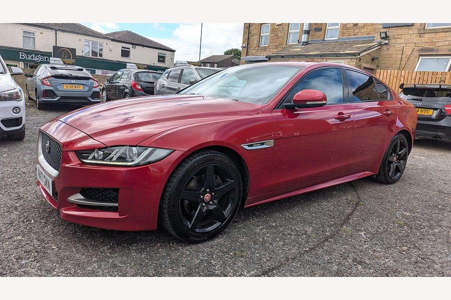 2017 Jaguar XE photo 9