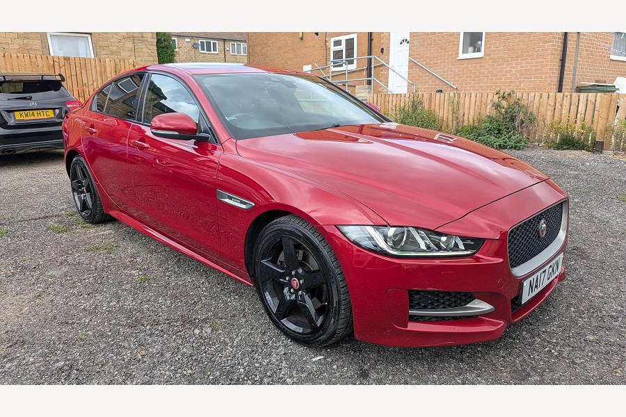 2017 Jaguar XE photo 2