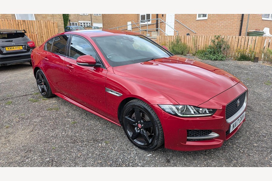 2017 Jaguar XE photo 1