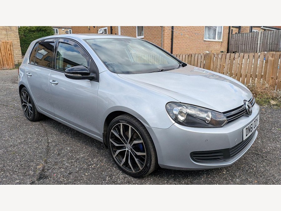2012 Volkswagen Golf photo 2