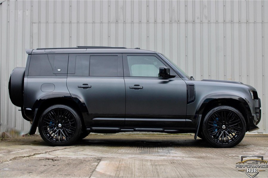 2023 Land Rover Defender 110 photo 3