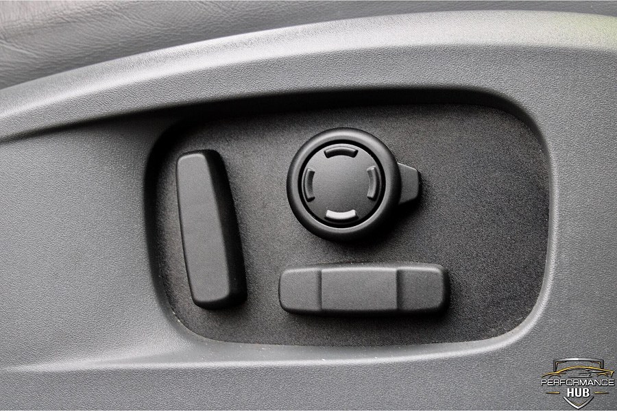 2023 Land Rover Defender 110 photo 9