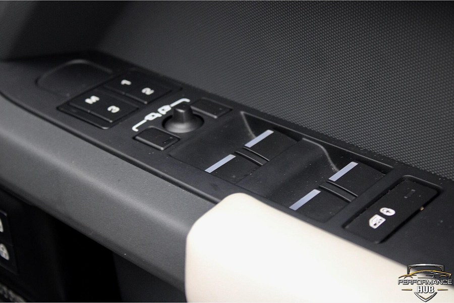 2023 Land Rover Defender 110 photo 10