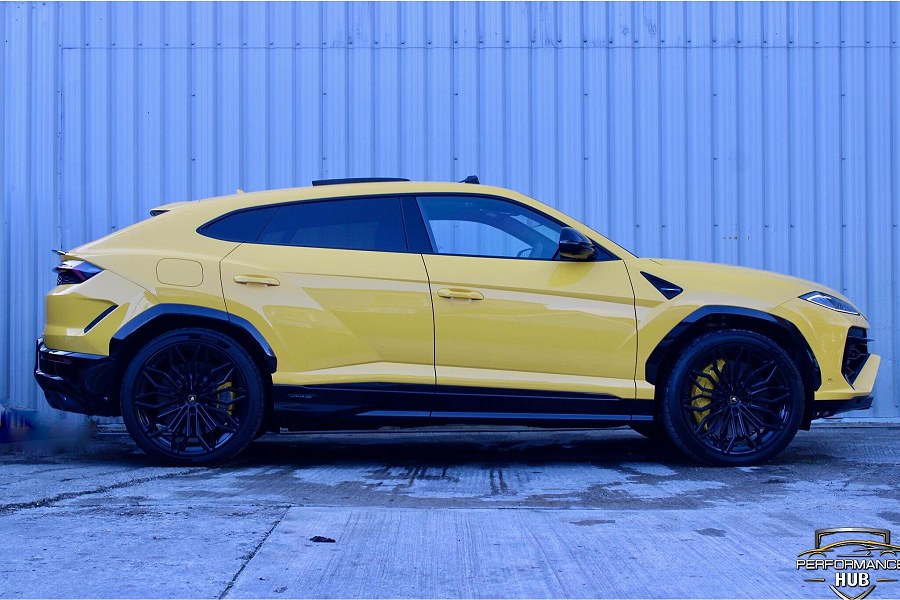 2025 Lamborghini Urus photo 3