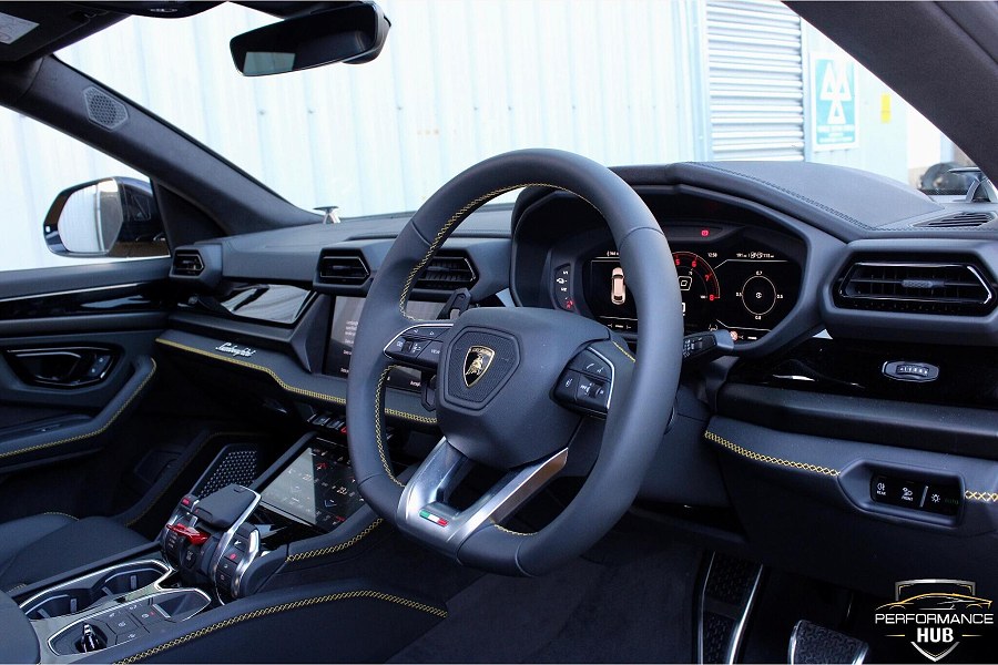 2025 Lamborghini Urus photo 7