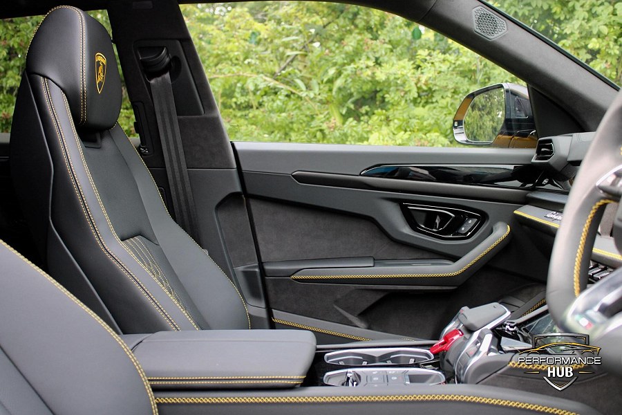 2025 Lamborghini Urus photo 11