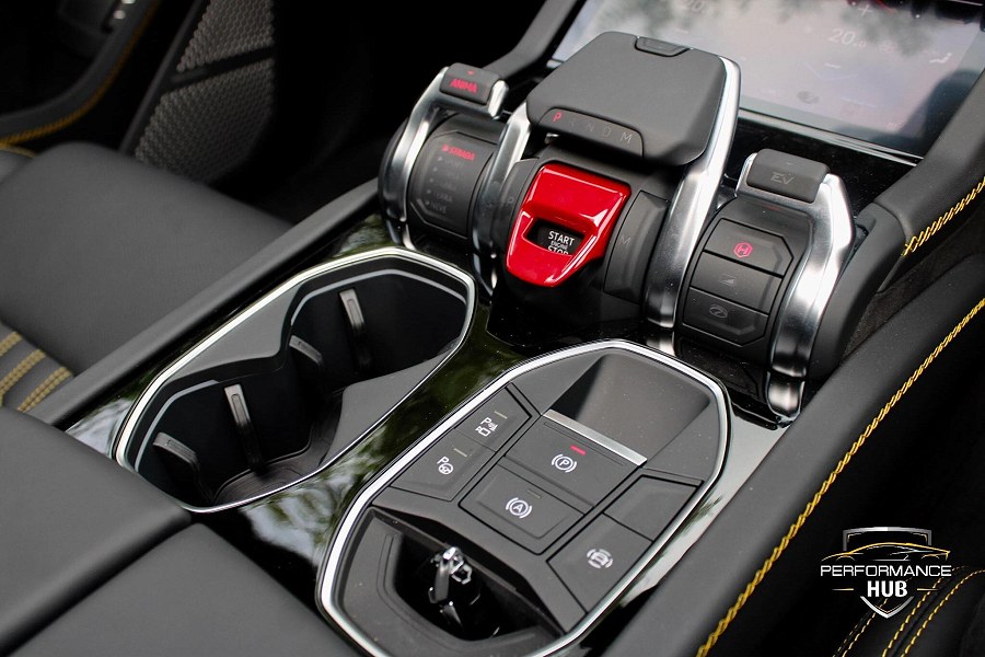 2025 Lamborghini Urus photo 8