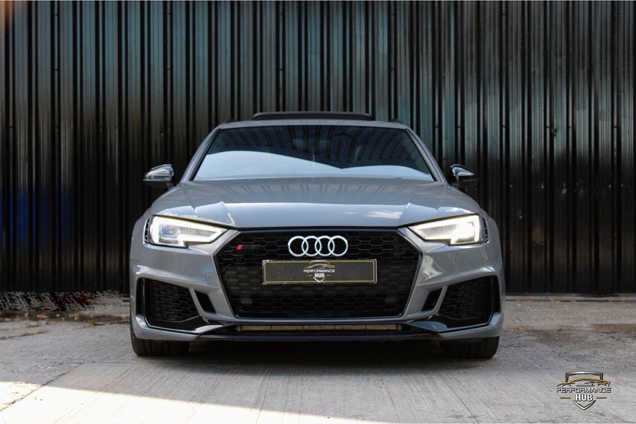 Audi RS4 Avant photo 2