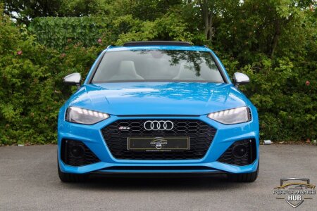 AUDI RS4 photo 2