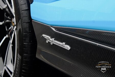 2024 LAMBORGHINI URUS photo 9