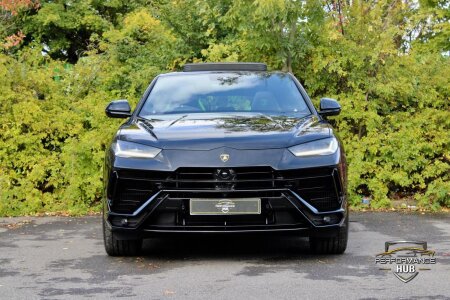LAMBORGHINI URUS photo 2