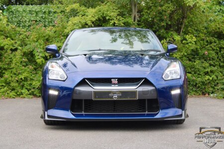 NISSAN GT-R photo 2