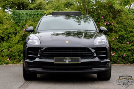 PORSCHE MACAN photo 2