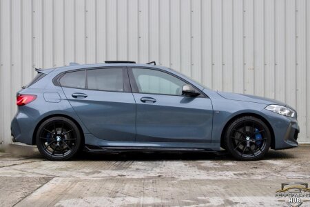 2022 BMW 1 SERIES photo 3