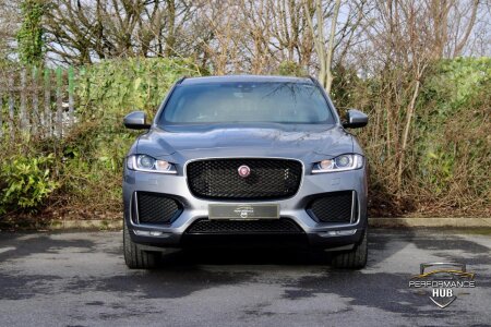 JAGUAR F-PACE photo 2