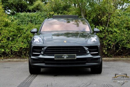 PORSCHE MACAN photo 2