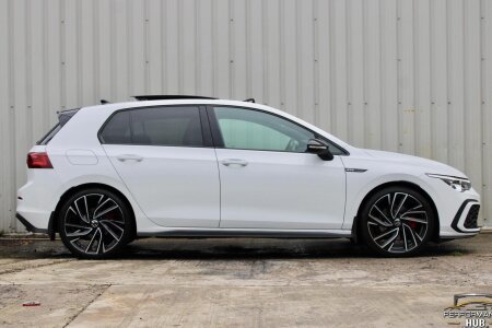 2024 VOLKSWAGEN GOLF photo 3