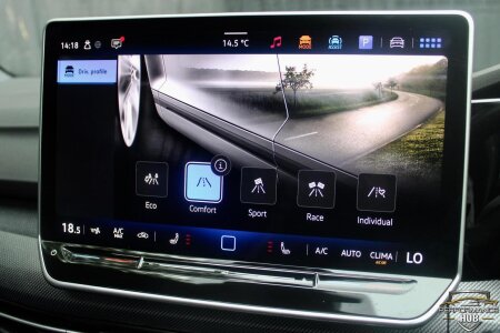 2025 VOLKSWAGEN GOLF photo 10