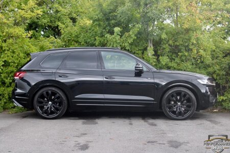 2023 VOLKSWAGEN TOUAREG photo 3