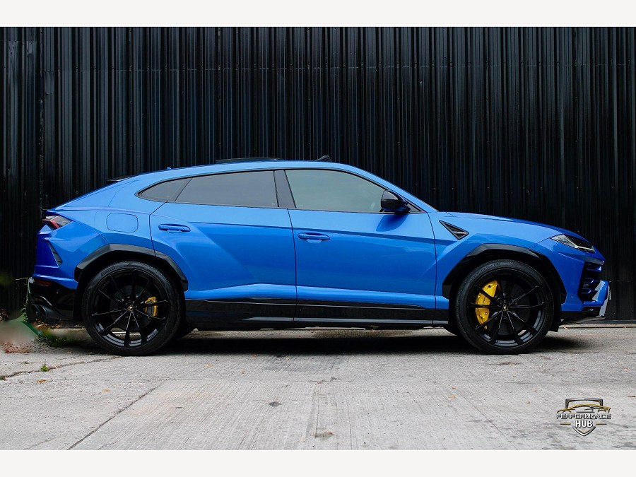 2021 Lamborghini Urus photo 3