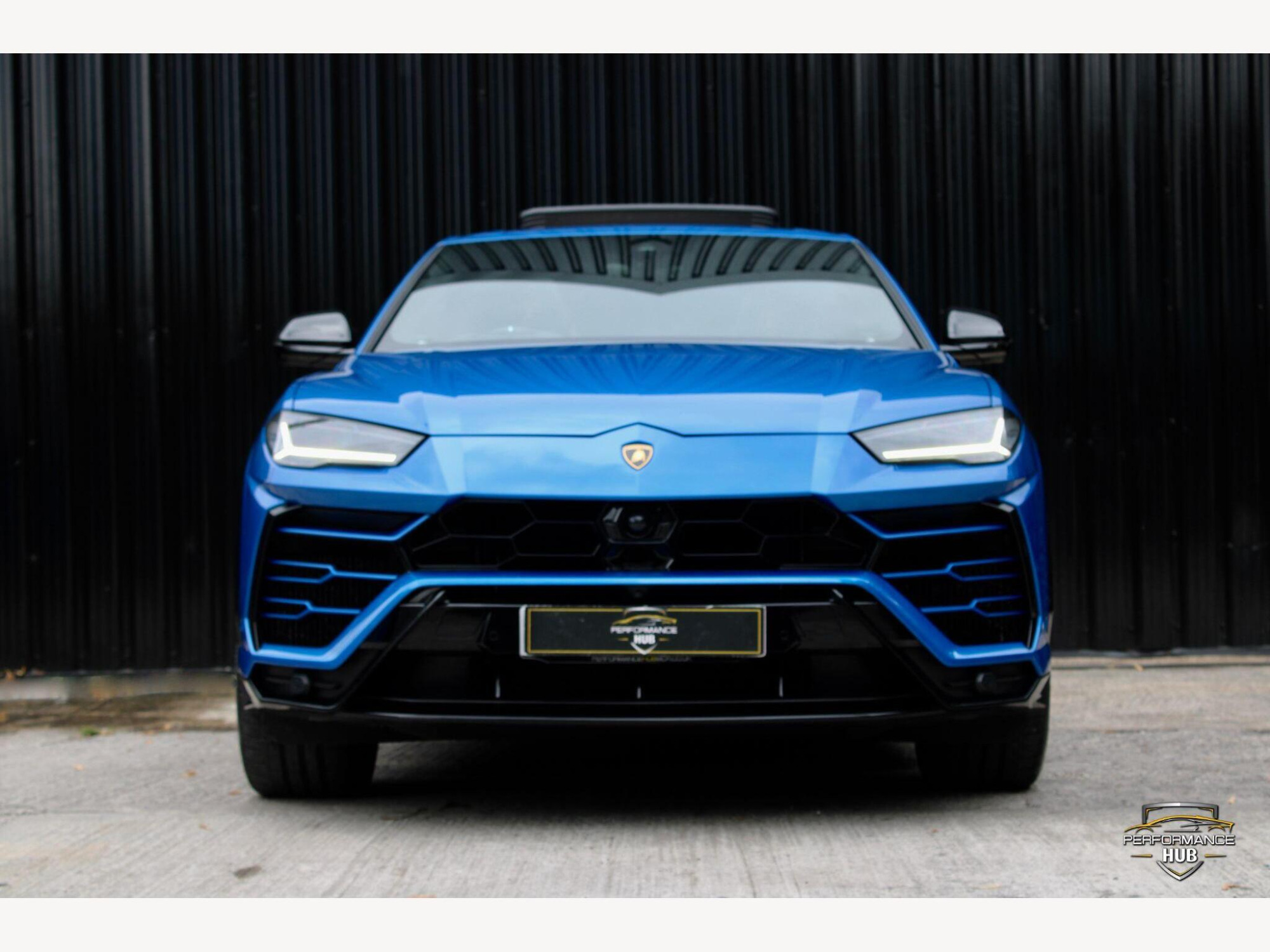 Lamborghini Urus photo 2