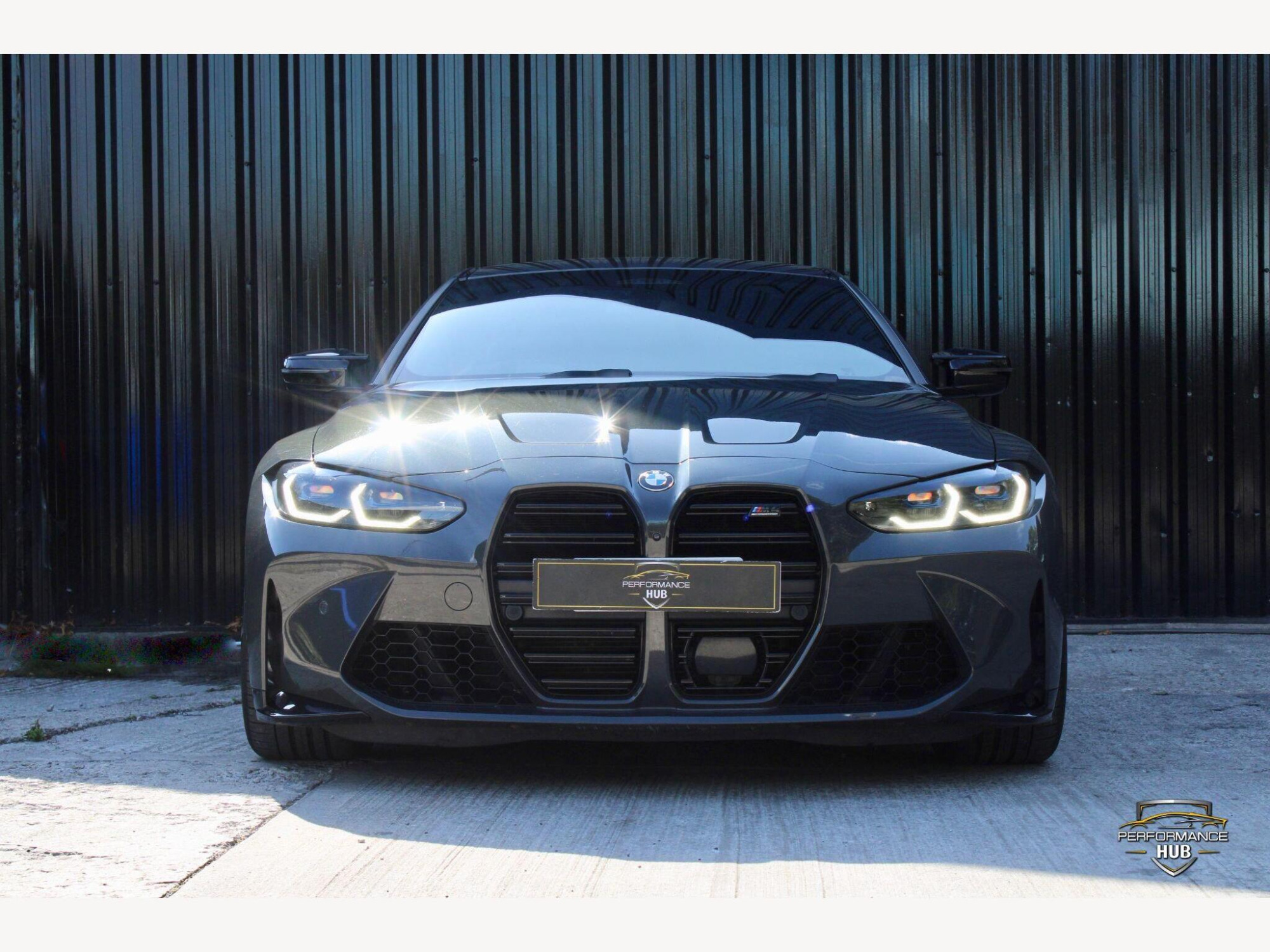 BMW M4 photo 2