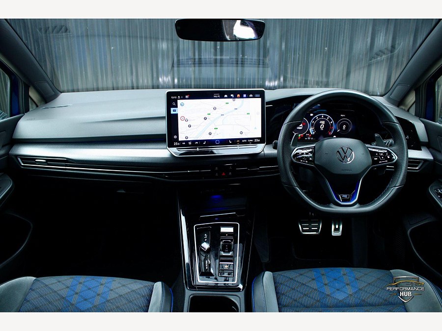2025 Volkswagen Golf photo 9