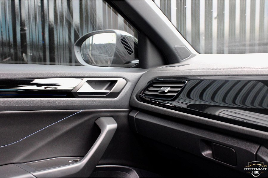 2025 Volkswagen T-Roc photo 8