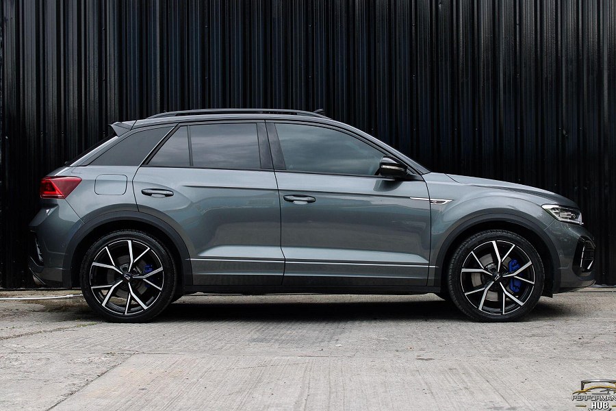 2025 Volkswagen T-Roc photo 3