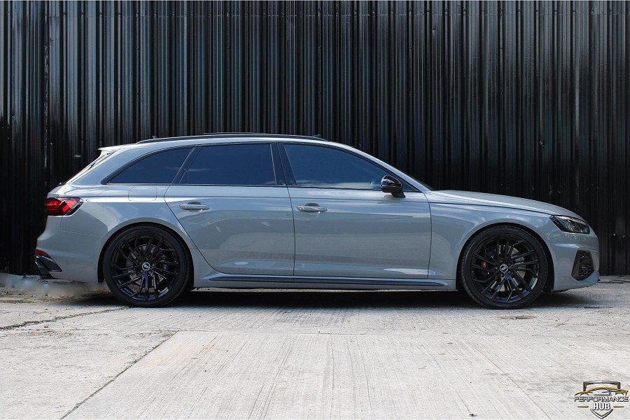 2021 Audi RS4 Avant photo 3