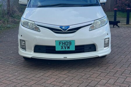 Toyota Estima photo 2