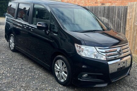 Honda Stepwagon photo 2