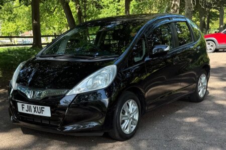 Honda Fit Hyrbid photo 2